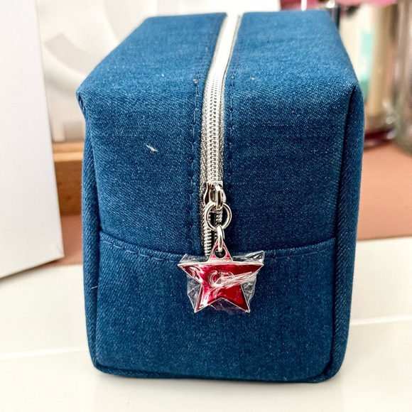 Dior Beauty Denim Pouch w Dior Show Mascara and Addict Lip Maximizer - Picture 4 of 11